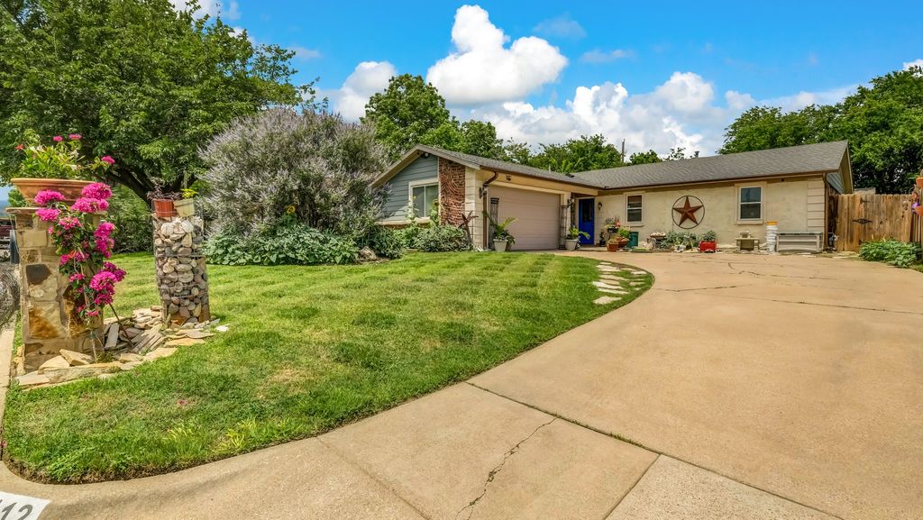 412 Douglas Street, Burleson, TX 76028