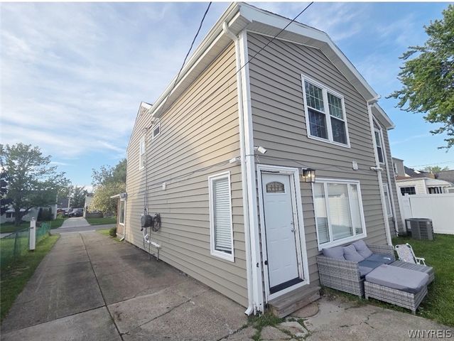 7 Lindbergh Court, Cheektowaga, NY 14225