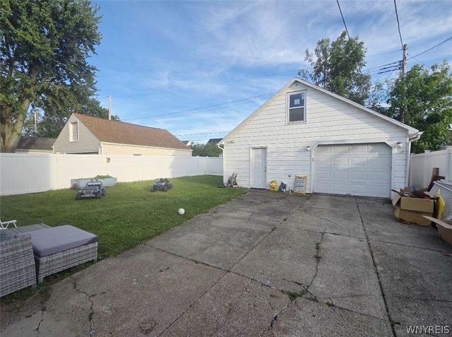 7 Lindbergh Court, Cheektowaga, NY 14225