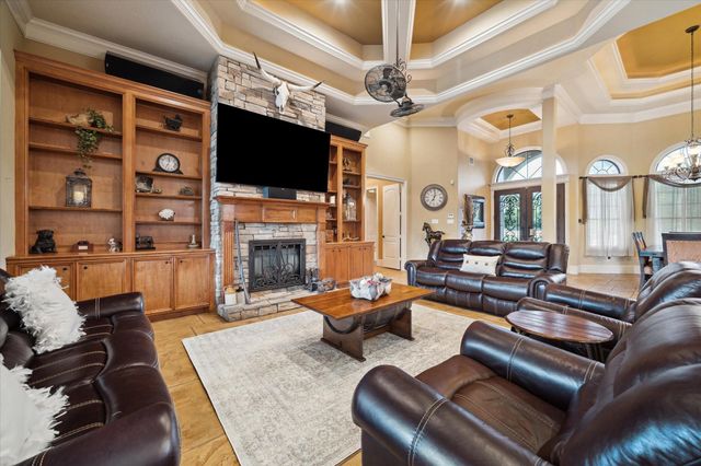 706 Saddle Creek Farms Drive, Crosby, TX 77532