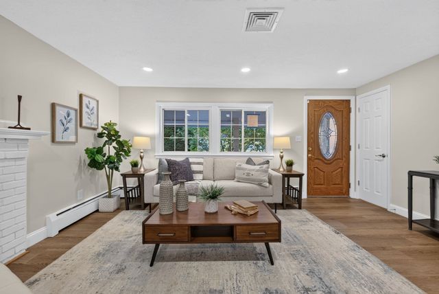 316 Old Westford Rd, Chelmsford, MA 01824