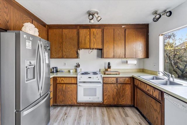 1607 Cuevas Circle, Salinas, CA 93906