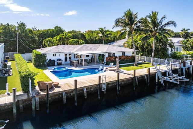 150 Periwinkle Drive, Hypoluxo, FL 33462