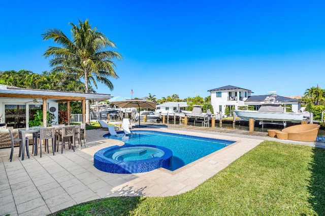 150 Periwinkle Drive, Hypoluxo, FL 33462