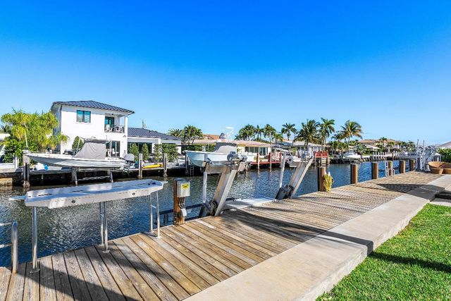 150 Periwinkle Drive, Hypoluxo, FL 33462