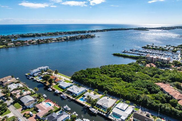 150 Periwinkle Drive, Hypoluxo, FL 33462