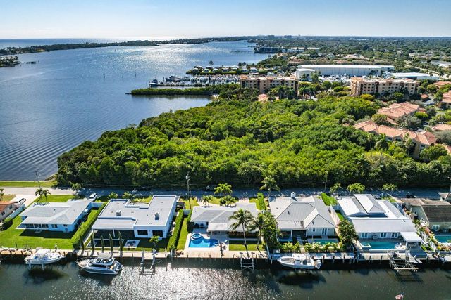 150 Periwinkle Drive, Hypoluxo, FL 33462