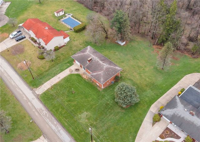 20 Samuel Dr, South Strabane, PA 15301