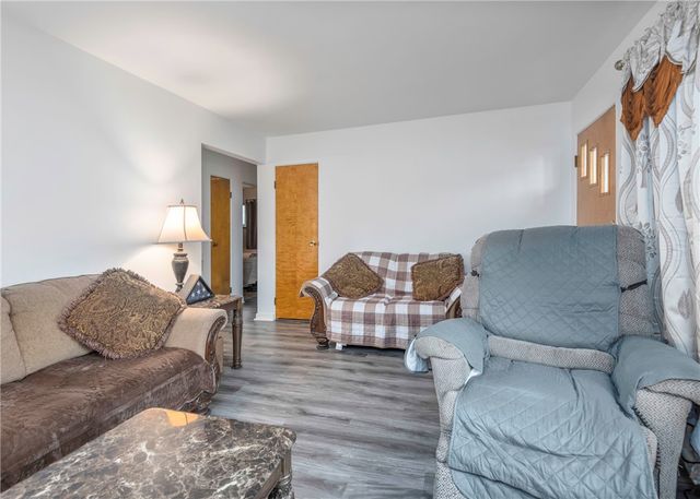 20 Samuel Dr, South Strabane, PA 15301