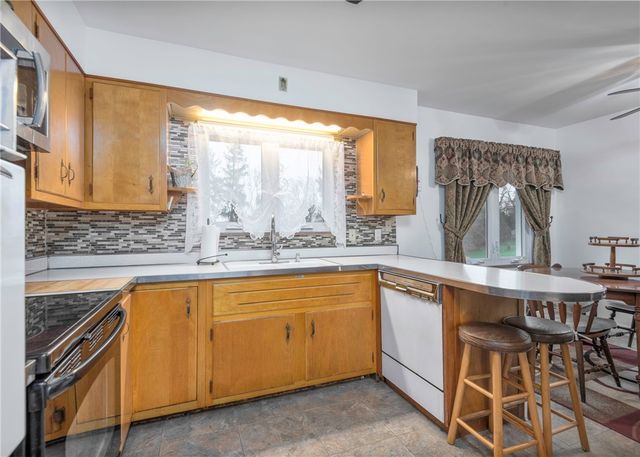 20 Samuel Dr, South Strabane, PA 15301