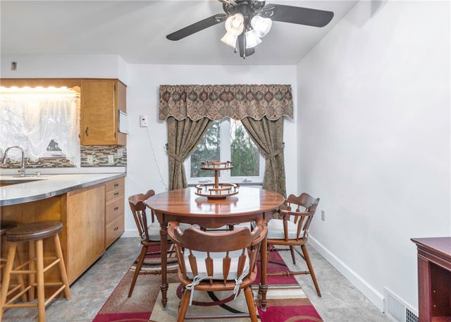 20 Samuel Dr, South Strabane, PA 15301