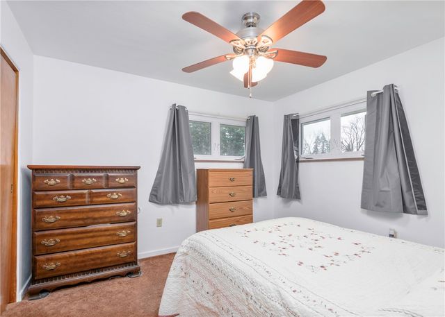 20 Samuel Dr, South Strabane, PA 15301