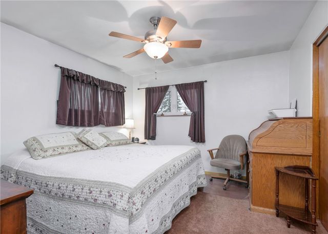 20 Samuel Dr, South Strabane, PA 15301