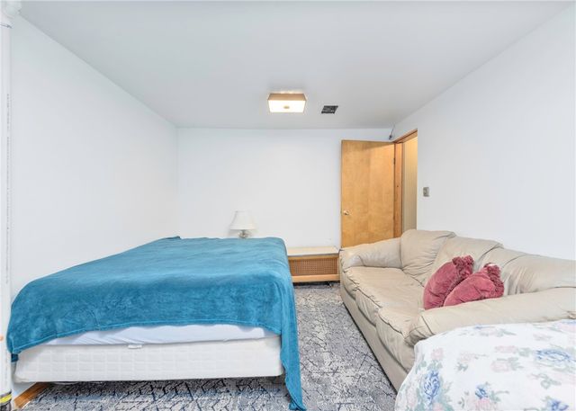 20 Samuel Dr, South Strabane, PA 15301