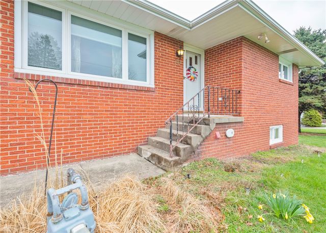 20 Samuel Dr, South Strabane, PA 15301