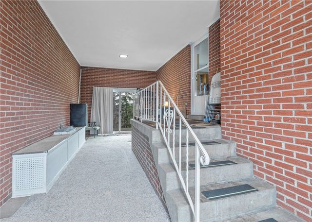 20 Samuel Dr, South Strabane, PA 15301