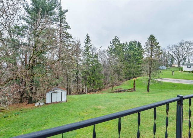 20 Samuel Dr, South Strabane, PA 15301