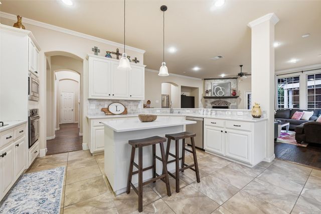 1133 Burnett Drive, Lantana, TX 76226