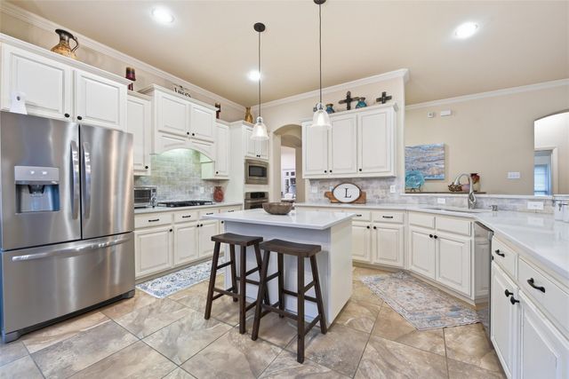 1133 Burnett Drive, Lantana, TX 76226