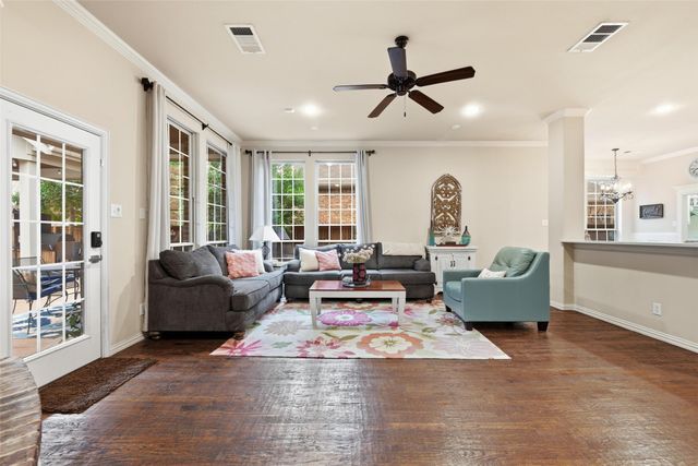 1133 Burnett Drive, Lantana, TX 76226