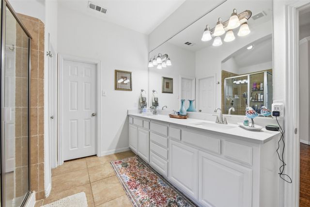 1133 Burnett Drive, Lantana, TX 76226