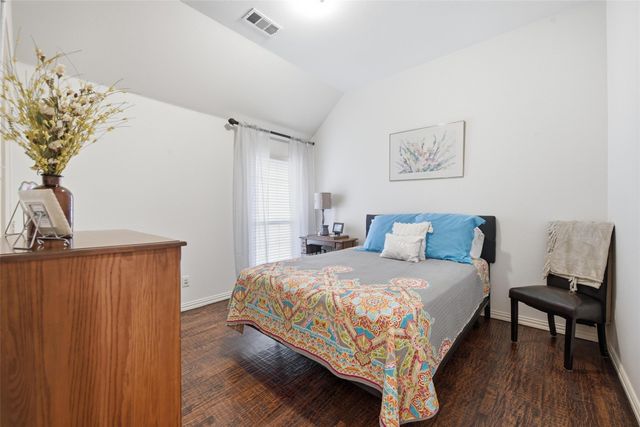 1133 Burnett Drive, Lantana, TX 76226