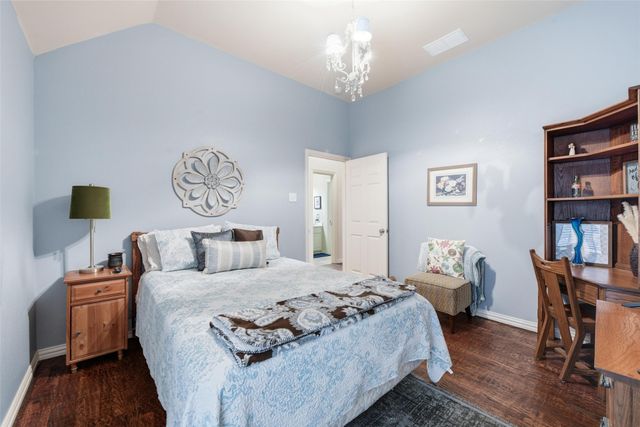 1133 Burnett Drive, Lantana, TX 76226