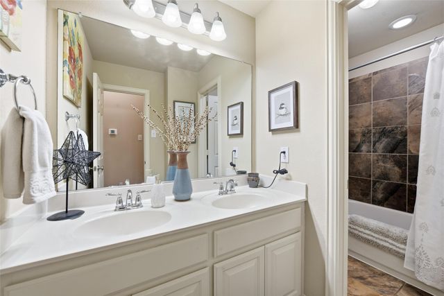 1133 Burnett Drive, Lantana, TX 76226