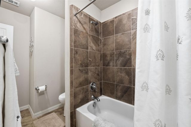 1133 Burnett Drive, Lantana, TX 76226