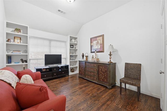 1133 Burnett Drive, Lantana, TX 76226