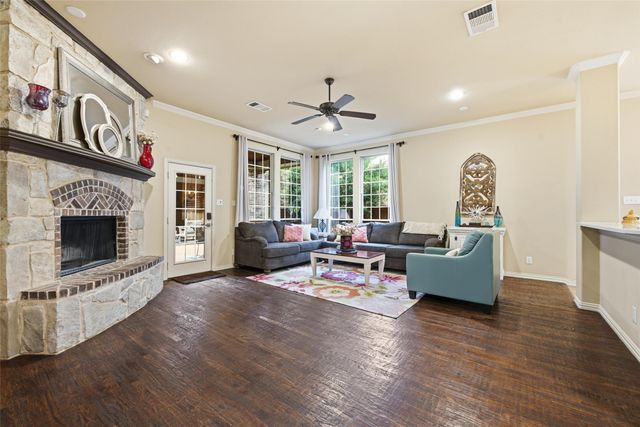 1133 Burnett Drive, Lantana, TX 76226