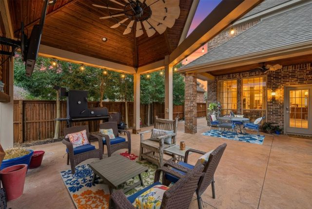 1133 Burnett Drive, Lantana, TX 76226