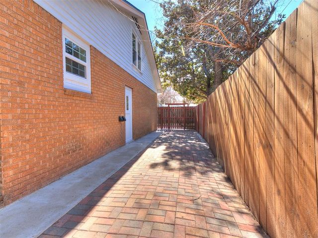 1021 W Apache Street, Norman, OK 73069