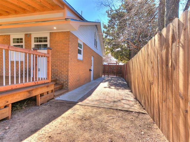 1021 W Apache Street, Norman, OK 73069