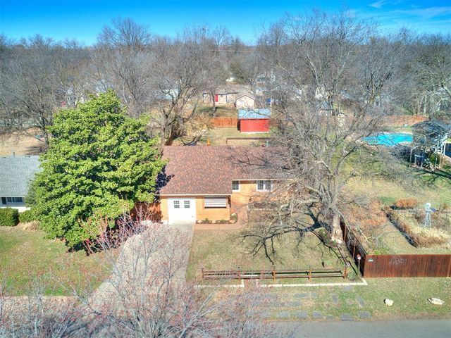 1021 W Apache Street, Norman, OK 73069