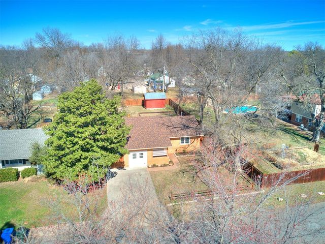 1021 W Apache Street, Norman, OK 73069