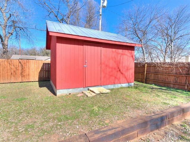 1021 W Apache Street, Norman, OK 73069