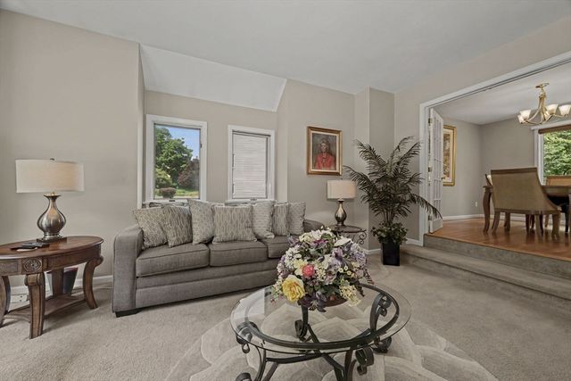 78 Hammersmith Dr, Saugus, MA 01906