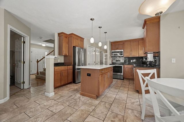 78 Hammersmith Dr, Saugus, MA 01906