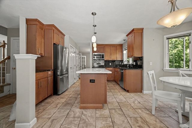 78 Hammersmith Dr, Saugus, MA 01906