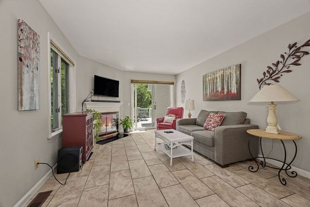 78 Hammersmith Dr, Saugus, MA 01906