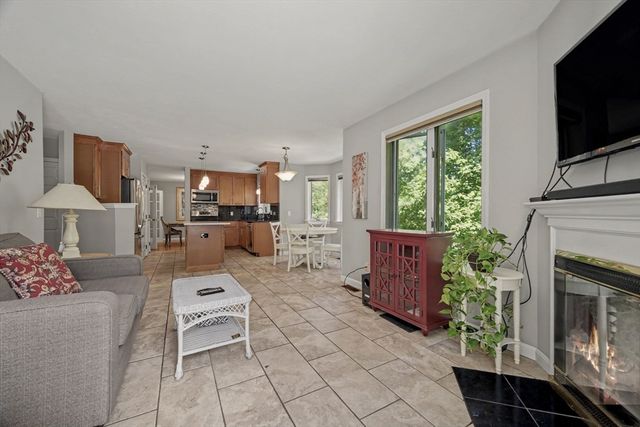 78 Hammersmith Dr, Saugus, MA 01906