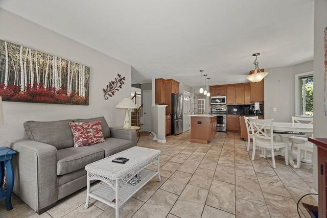 78 Hammersmith Dr, Saugus, MA 01906