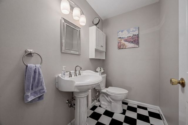 78 Hammersmith Dr, Saugus, MA 01906