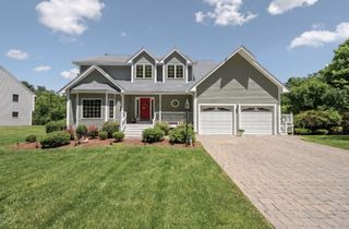 78 Hammersmith Dr, Saugus, MA 01906