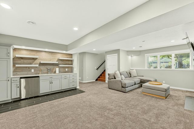 2101 Starburst Drive SW, Rochester, MN 55902