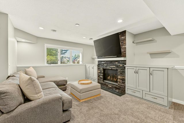 2101 Starburst Drive SW, Rochester, MN 55902