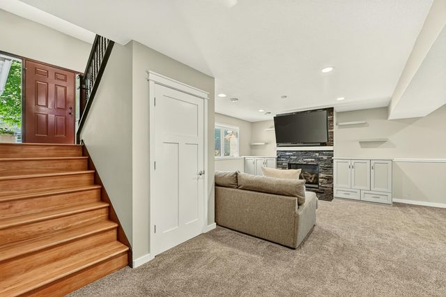 2101 Starburst Drive SW, Rochester, MN 55902