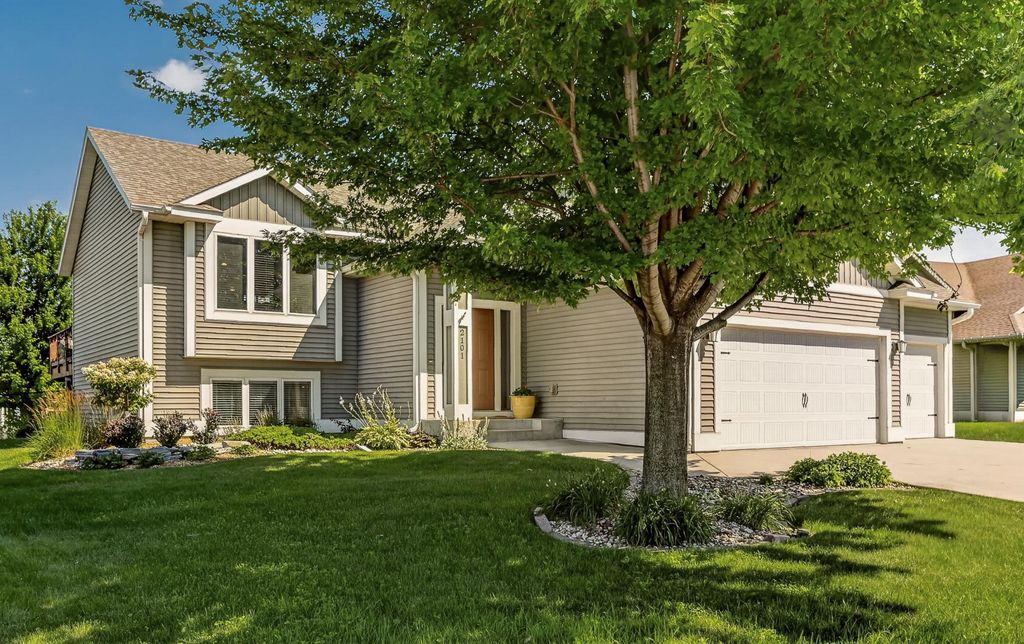 2101 Starburst Drive SW, Rochester, MN 55902