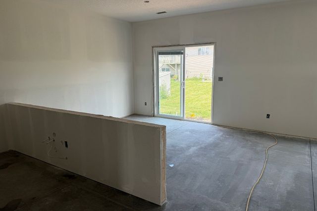 728 SE Ponds Edge Lane, Ankeny, IA 50021